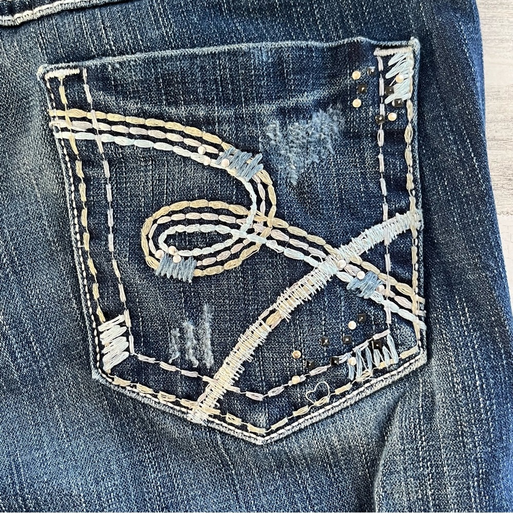 BKE Women’s Reese Capri Distressed Blue Denim Jeans Size 31X18 - Picture 9 of 11